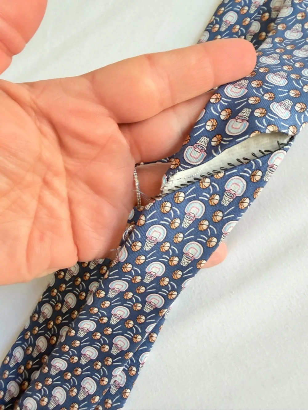 Vineyard Vines 100% Silk Basketball Hoop Sports Theme Navy Patterned Tie